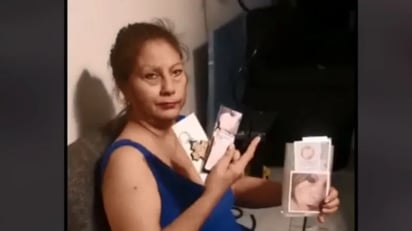 Mujer manda hacer recuerditos con su rostro para entregarlos el día de su funeral: Con gran orgullo la mujer mostró sus los recuerditos funerarios a través de TikTok