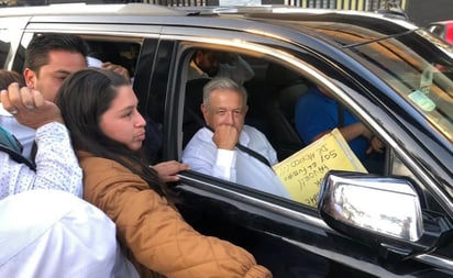 'No somos banqueros, somos siervos de la nación': AMLO pide en Banco Bienestar trabajar como reloj