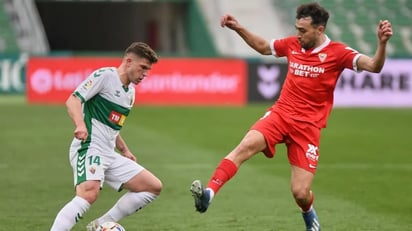 Con gol y asistencia de Marcos Acuña, Sevilla goleó al Elche