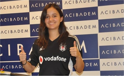 Sofía Álvarez, la futbolista mexicana que hizo historia y fichó con un grande de Turquía: La jugadora mexicana fue presentada de manera oficial como nueva integrante de la plantilla