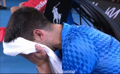 Novak Djokovic rompe en llanto luego de ganar el Abierto de Australia y su Grand Slam 22