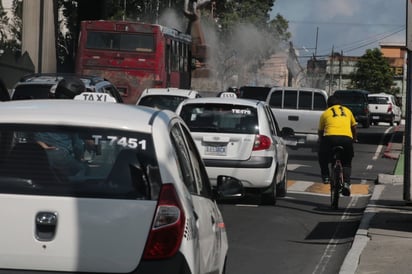 Respirar el humo de los coches ralentiza tu cerebro en solo dos horas