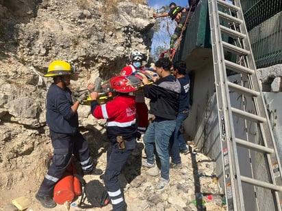 Obrero sufre caída de tres metros de altura en Santuario