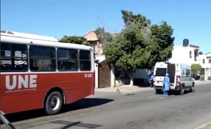 Muere mujer atropellada, su ropa se atoró en la puerta de autobús en Hermosillo