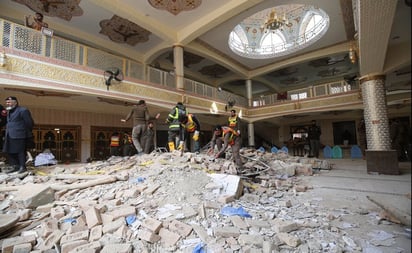 Llega a 100 la cifra de muertos por atentado en mezquita de Pakistán