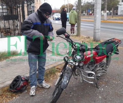 Motocicleta choca contra camión en la colonia San Francisco de Monclova