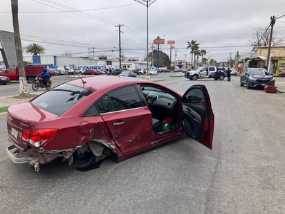 Mujer provoco fuerte choque en la colonia Regina de Monclova