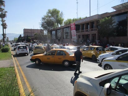 Coinciden manifestaciones en la Presidencia Municipal