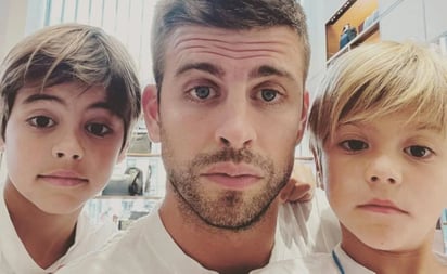 ¿Piqué, más atento al téléfono que a sus hijos?, captan tenso momento afuera de la casa de Shakira