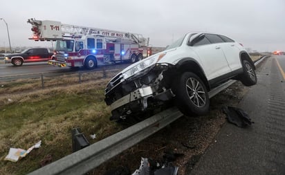 Tormenta de hielo deja tres muertos y casi 2 mil vuelos cancelados en EU