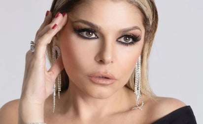 Itatí Cantoral se lleva todas las miradas al posar con una trikini que resalta su figura