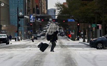 Tormenta invernal en EU deja 3 muertos y mil vuelos cancelados