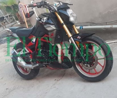 Roban motocicleta en la Plaza Juárez del sector el Pueblo de Monclova