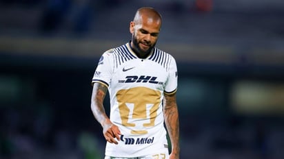 Pumas no solo corrió a Dani Alves, pide una indemnización 