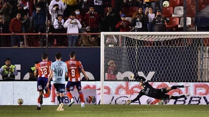 Leo Bonatini falla penal, pero se mantiene como el mejor refuerzo de Atlético de San Luis