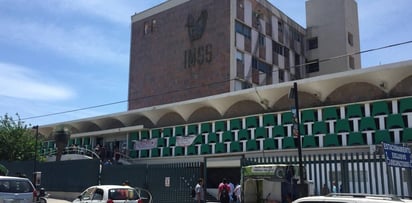 Un viacrusis recibir atención en el IMSS Monclova