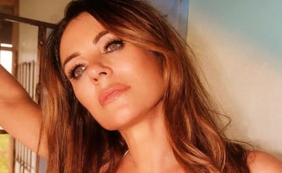 Elizabeth Hurley enciende las redes con vestido corte sirena y sensual escote: La actriz de “Gossip Girl” lució el vestido de gala ideal para combinar con cualquier accesorio y peinado