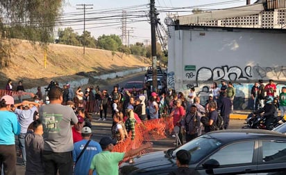 Bloquean la autopista México-Pachuca por falta de agua