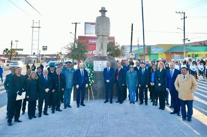 Ayuntamiento conmemora el 106 aniversario de la promulgación de la Constitución.