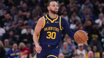 Alerta en los Warriors: Curry, fuera del partido ante Dallas tocado de la rodilla