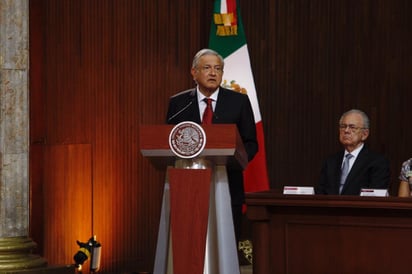 AMLO llama a abolir reformas neoliberales