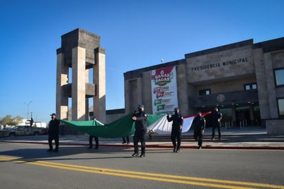 Norma Treviño encabeza ceremonia por Aniversario 106 de la Constitución