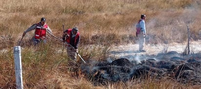 Apoya Protección Civil de Cuatro Ciénegas incendio forestal 