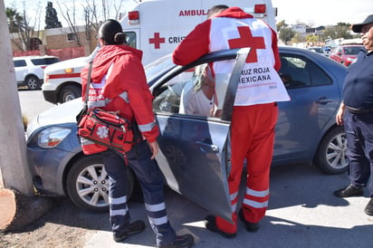 Conductora da vuelta en ‘U’ y provoca fuerte choque en la Guadalupe