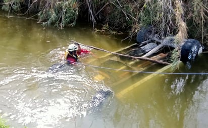 Hallan camioneta con seis cuerpos dentro en Nuevo León; uno de ellos es menor de edad