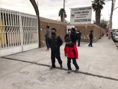 Padres cierran puertas de primaria Obrera por no contar con maestro para cuarto grado