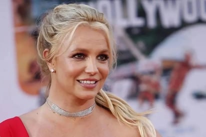 Britney Spears conquista con minivestido dorado transparente en Instagram