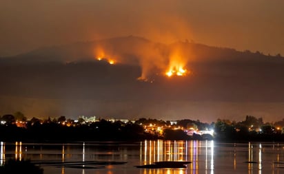 Decretan toque de queda en municipios afectados por incendios en Chile