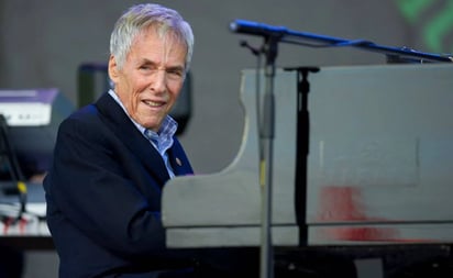 Muere Burt Bacharach, legendario cantante y compositor estadounidense