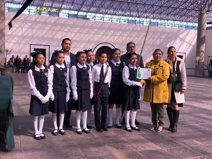 Escuelas participan en concurso de escoltas a nivel región 