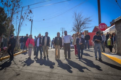 Cumple alcaldesa de Piedras Negras con vecinos de la calle aviación