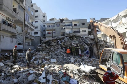 Rescatan con vida a madre y sus dos hijos 5 días después de sismo en Siria