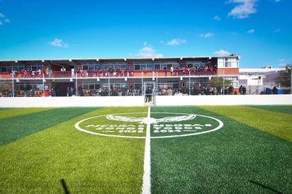 Inaugura alcaldesa de Piedras Negras cancha para los alumnos del colegio mano amiga