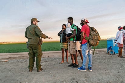 Los arrestos de migrantes en la frontera de EU disminuyeron 40% en enero