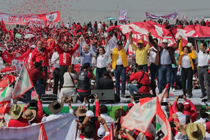 Alito y Creel levantan la mano a Alejandra del Moral en cierre de precampaña del Edomex