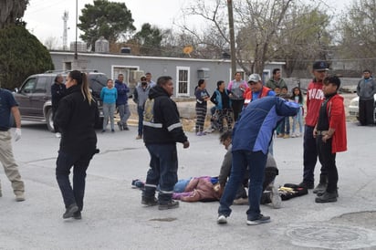 Mujer azota contra el asfalto en Castaños