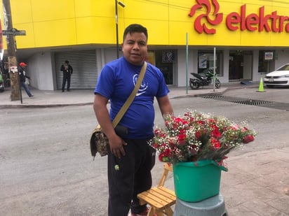 Comerciantes de flores esperan tener ventas hoy 