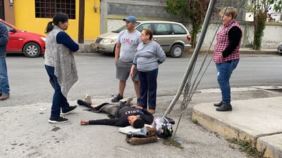 Joven sufre lesiones tras derrapar en su motocicleta en el sector el Pueblo de Monclova