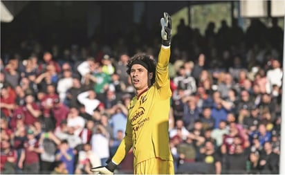 'Hay jerarquías', técnico del Salernitana explica la ausencia de Guillermo Ochoa