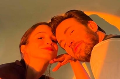 Chris Evans celebra San Valentín con Alba Baptista pero rompe los corazones de sus fans y los memes lo saben