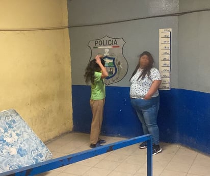 Preventivos detienen a pareja que cometía actos inmorales en auto