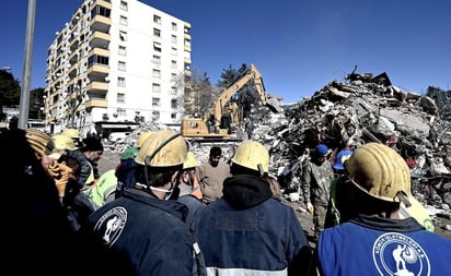 Rescatan a una joven en Turquía 11 días después del terremoto