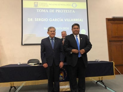 Sergio García toma protesta por la facultad de Metalurgia de Monclova 