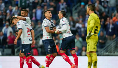 Rayados electrocutó a Necaxa y alargan su racha 