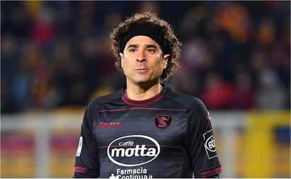 Guillermo Ochoa por segunda ocasión se queda en la banca con el Salernitana