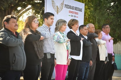 Alcaldesa acude a CAM 23 para llevar la brigada 'Todos a la Escuela'